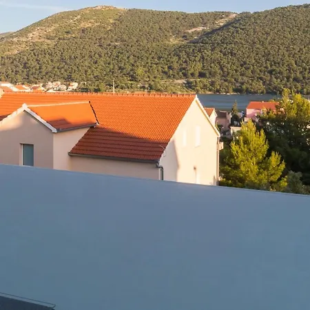 Guest house And With Parking Space Grebastica, Sibenik - 17831 Grebastica