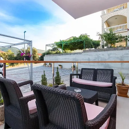 And With Parking Space Grebastica, Sibenik - 17831 Gostinjska kuća