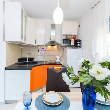 Gostinjska kuća And With Parking Space Grebastica, Sibenik - 17831