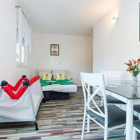 Gostinjska kuća And With Parking Space Grebastica, Sibenik - 17831