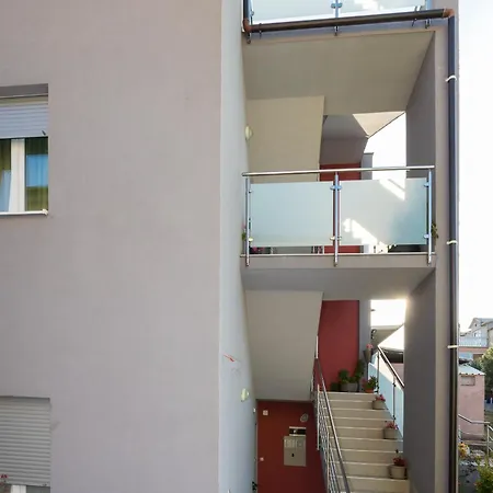 Gostinjska kuća And With Parking Space Grebastica, Sibenik - 17831