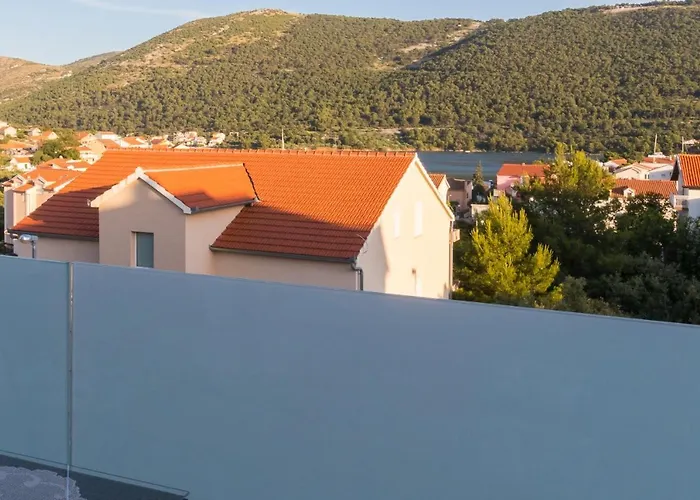 Guest house And With Parking Space Grebastica, Sibenik - 17831 Grebastica