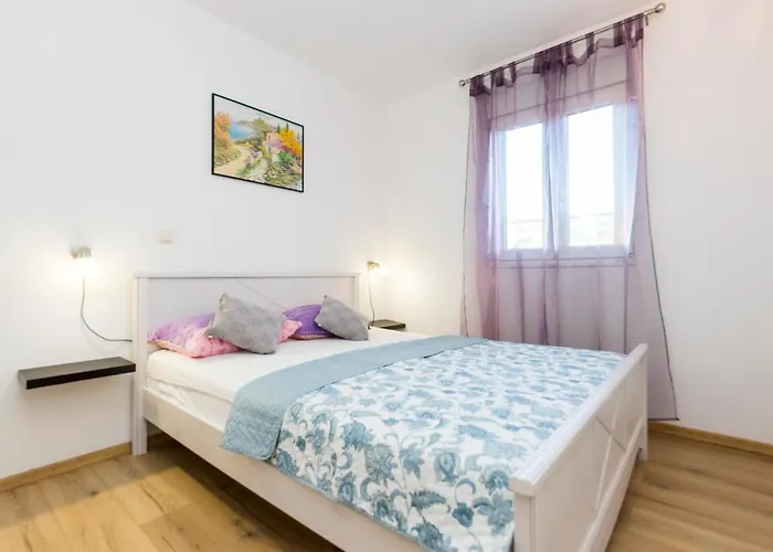 בית הארחה And With Parking Space Grebastica, Sibenik - 17831