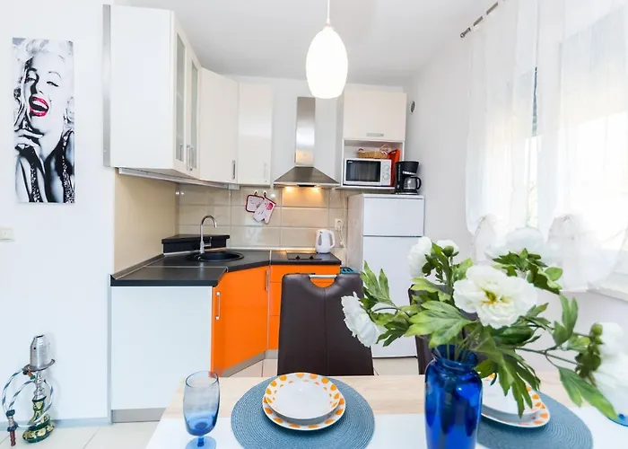 בית הארחה And With Parking Space Grebastica, Sibenik - 17831