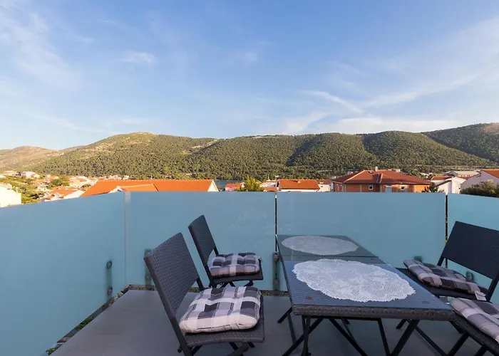 Guest house And With Parking Space Grebastica, Sibenik - 17831